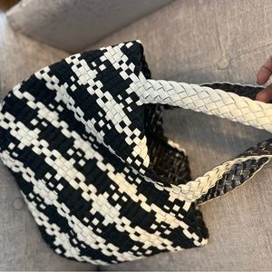 Reversible black and white weave purse.